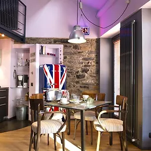 Casa Rossa - Bymyhomeincomo , Cernobbio Italia